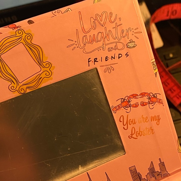 FRIENDS Eyeshadow Palette - Picture 4 of 7